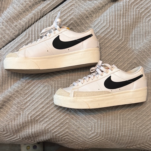 Women's Nike Blazer Platform - Picture 2 of 6
